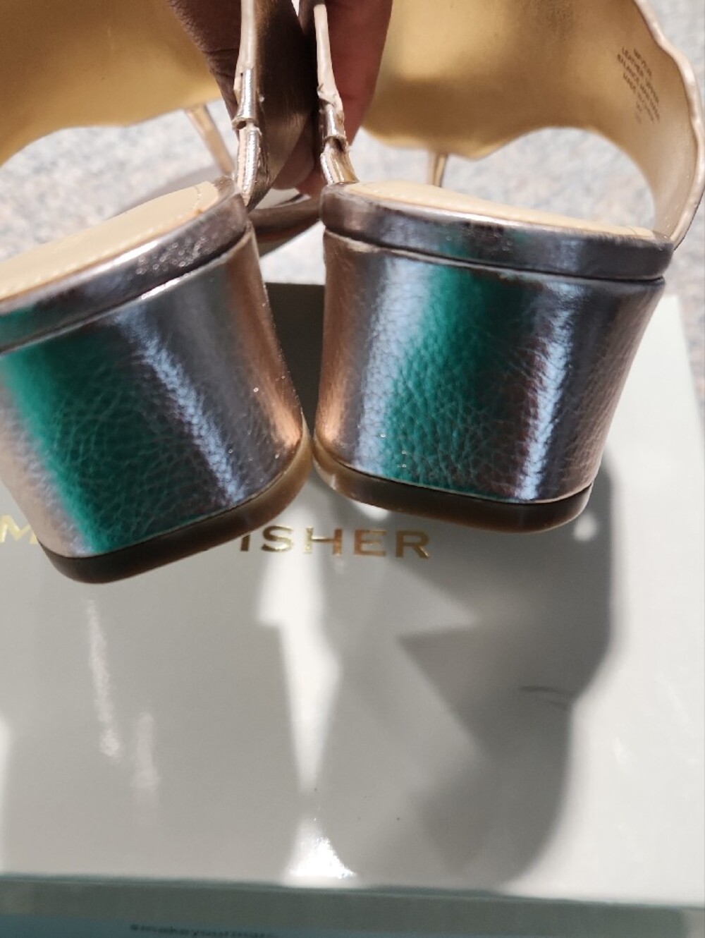 Marc Fisher Bronze Gold Scalloped Thong Sandals Size 9 - Picture 6 of 9